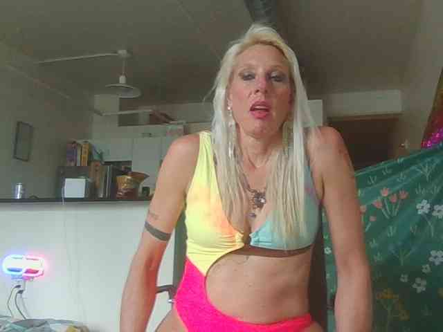 mylfGlama webcam
