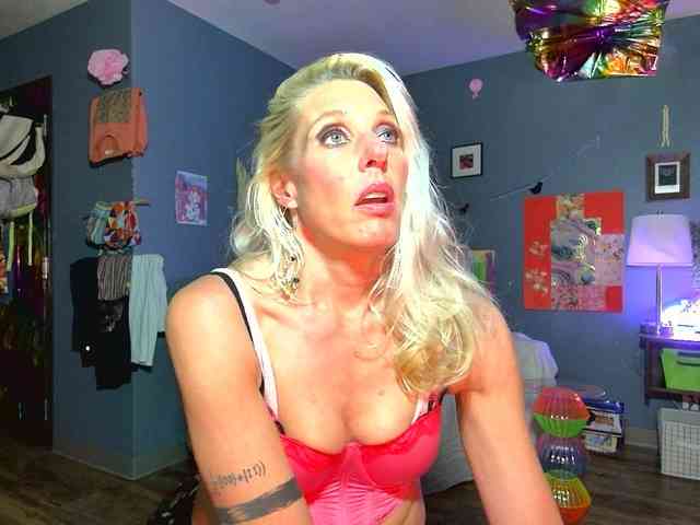 mylfGlama webcam