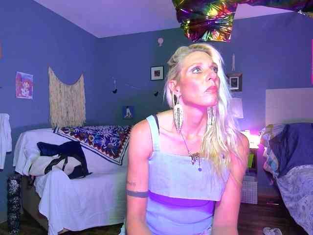 mylfGlama webcam