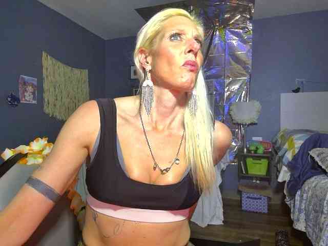 mylfGlama webcam