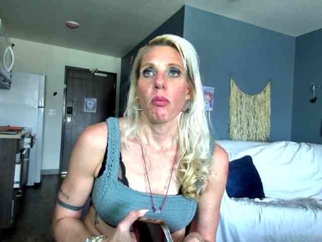 mylfGlama webcam