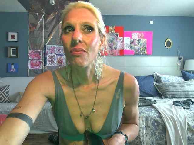 mylfGlama webcam