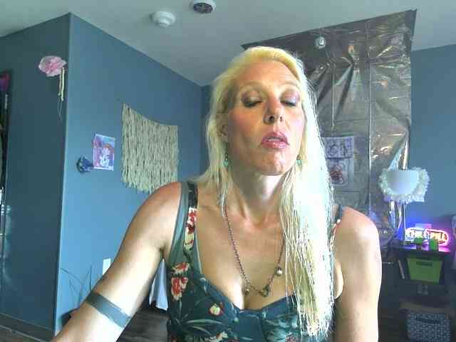 mylfGlama webcam