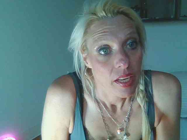mylfGlama webcam
