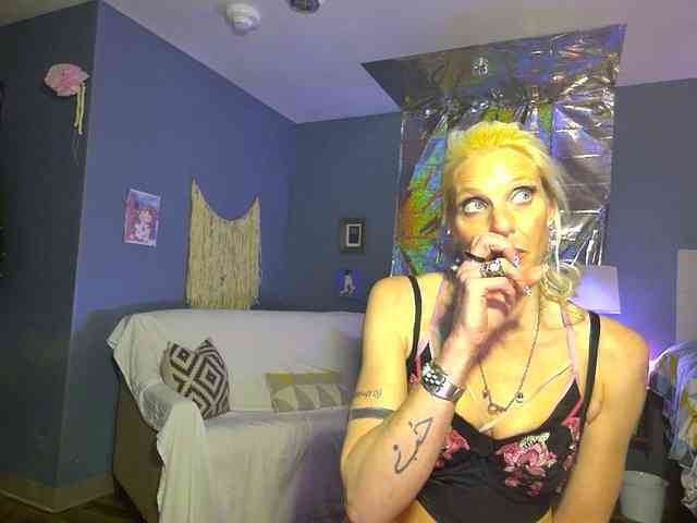 mylfGlama webcam