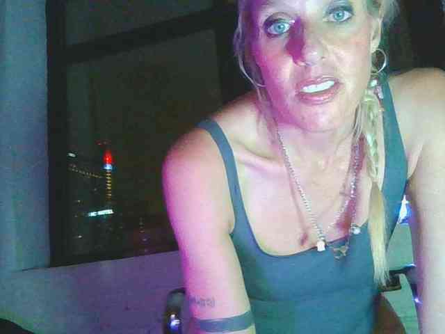 mylfGlama webcam