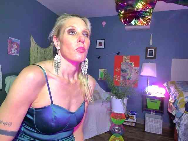 mylfGlama webcam
