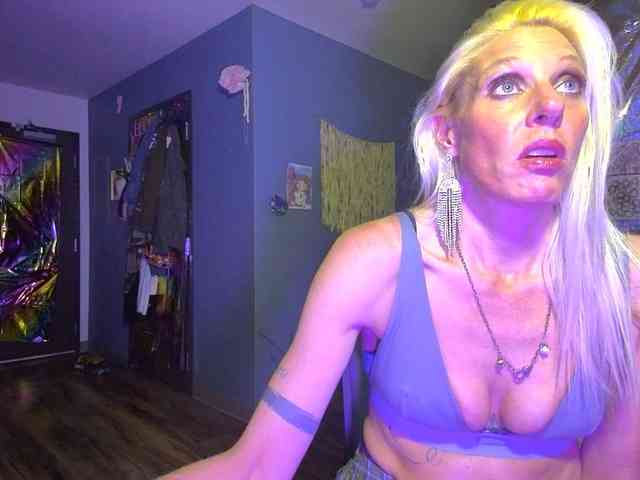 mylfGlama webcam