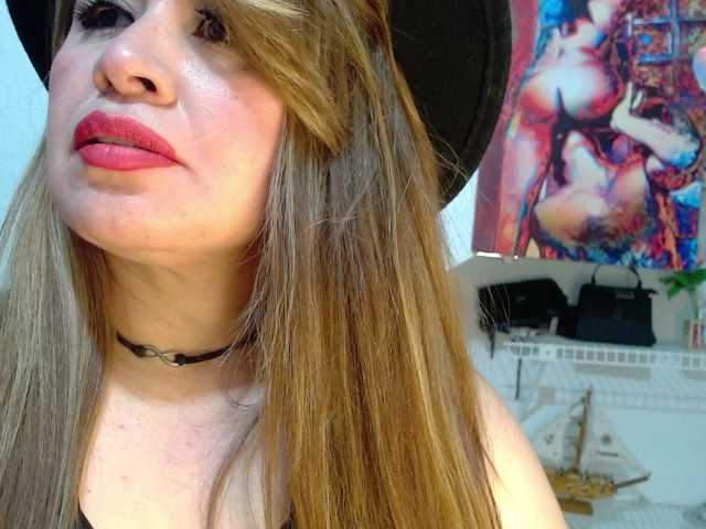 isabellacen's BongaCams show and profile