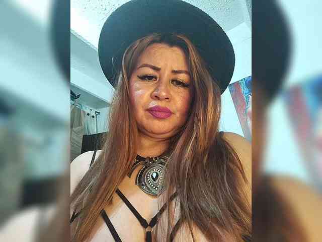 isabellacen Live Webcam on BongaCams