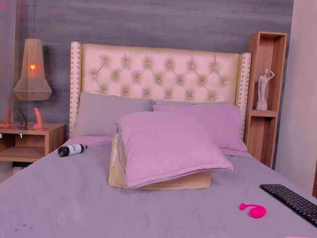 nude live webcam Victoria-01