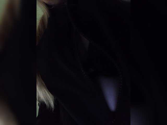 EveHugs's BongaCams show and profile