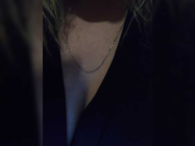 EveHugs's BongaCams show and profile