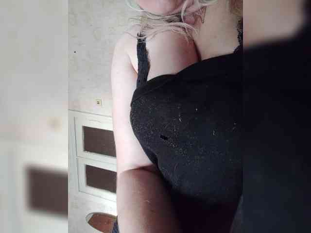 Модель: EveHugs
