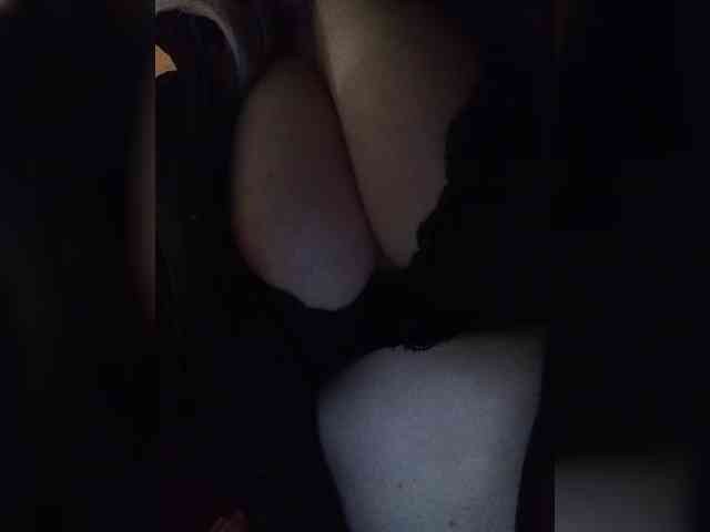 EveHugs Live Webcam on BongaCams