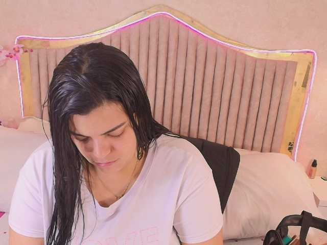 Kismett-Aziz's BongaCams show and profile