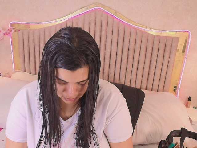 Kismett-Aziz's BongaCams show and profile