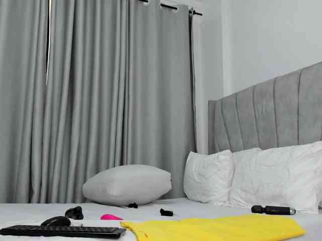 pretty-canella webcam