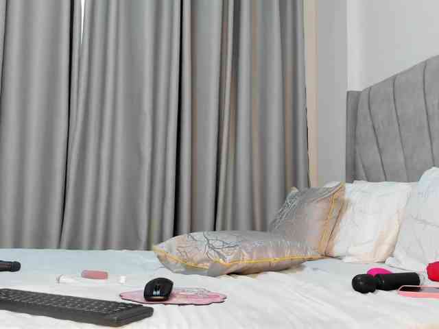 pretty-canella webcam