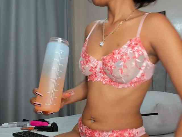 pretty-canella webcam