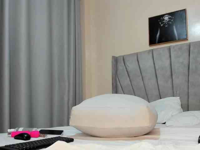 pretty-canella webcam