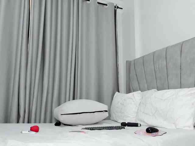 pretty-canella webcam