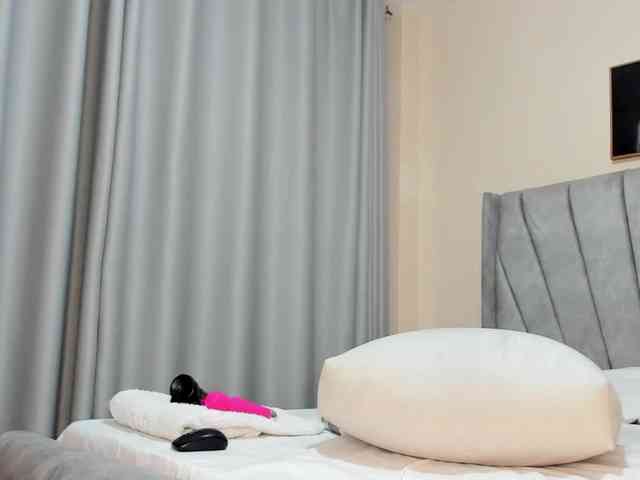 pretty-canella webcam