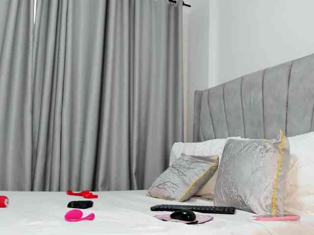 pretty-canella webcam