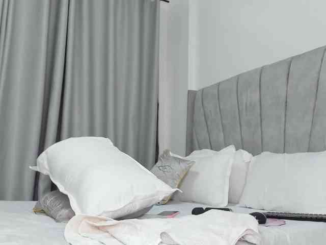 pretty-canella webcam