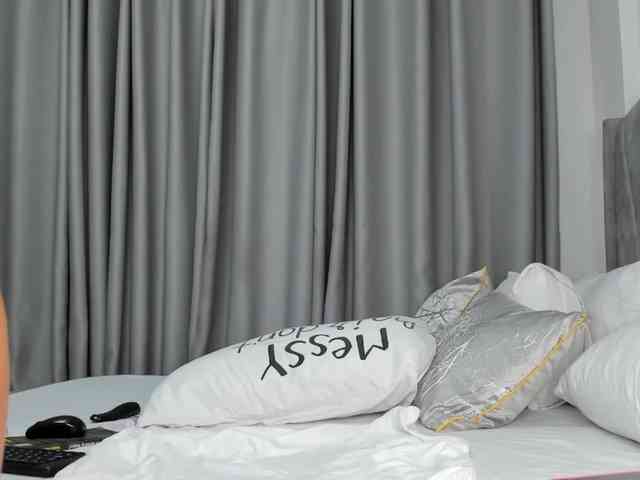 pretty-canella webcam