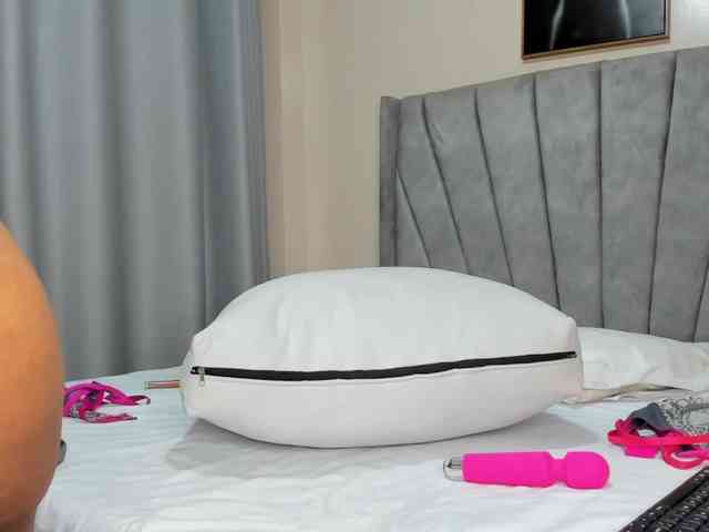 pretty-canella webcam