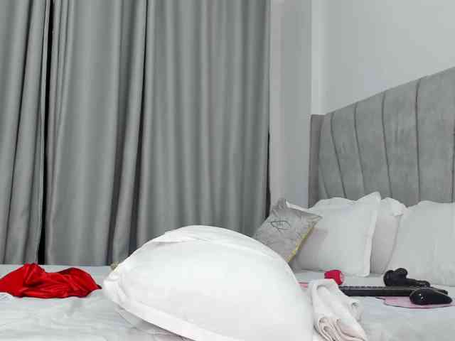 pretty-canella webcam