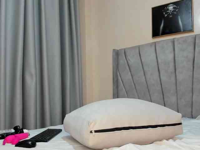 pretty-canella webcam