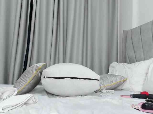 pretty-canella webcam