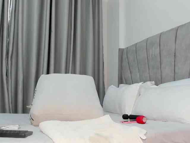 pretty-canella webcam