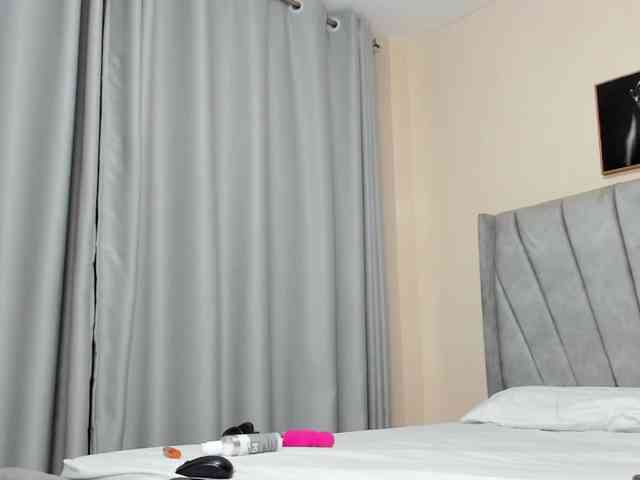 pretty-canella webcam