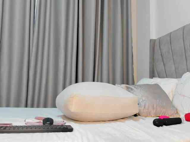 pretty-canella webcam