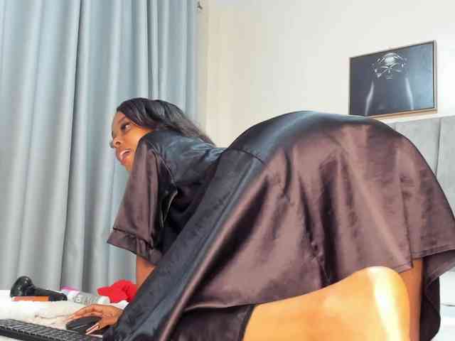 pretty-canella webcam