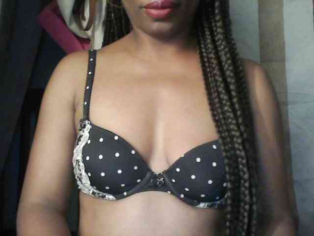 MayaQueen webcam