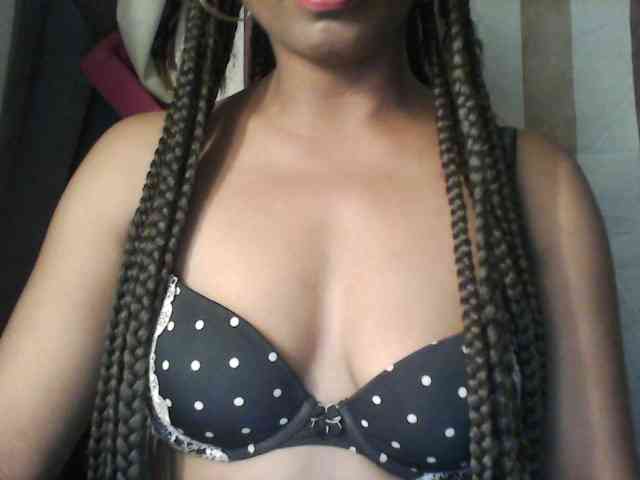 MayaQueen webcam