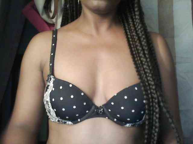 MayaQueen webcam