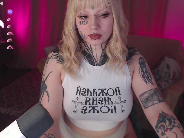 tradishka's BongaCams show and profile