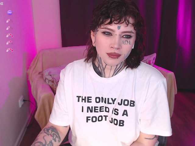 tradishka live cam profile