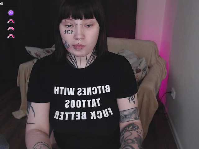 tradishka's BongaCams show and profile