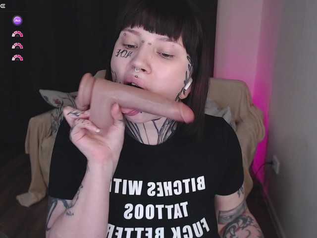 le modèle tradishka est en webcam porno dans un show sur le site bongacams, il possède les tags suivants: White/Caucasian,Brunette,Shaved