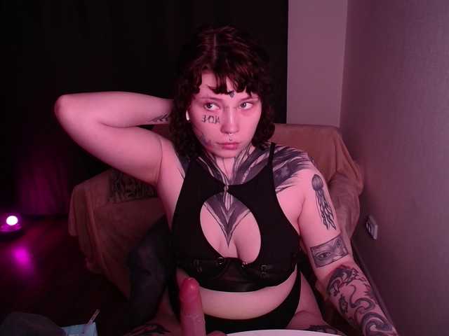 tradishka's BongaCams show and profile