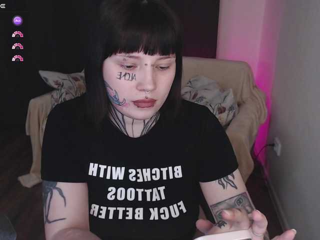 tradishka's BongaCams show and profile