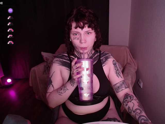 tradishka's BongaCams show and profile