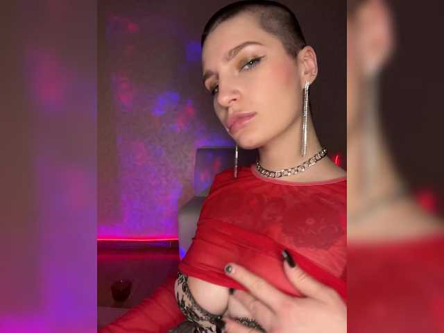 видео AbsintheGirl