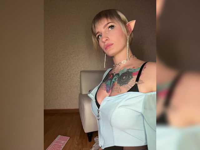 AbsintheGirl's BongaCams show and profile